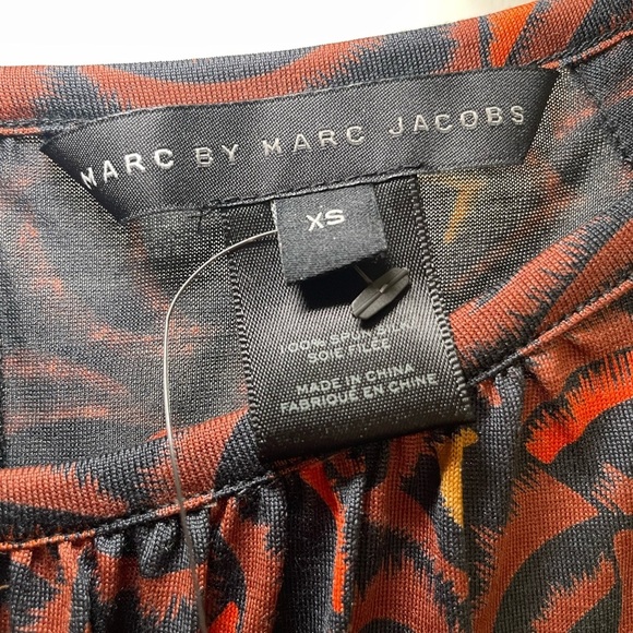 NWOT Marc Jacobs red floral silk blouse sz XS - Picture 4 of 5